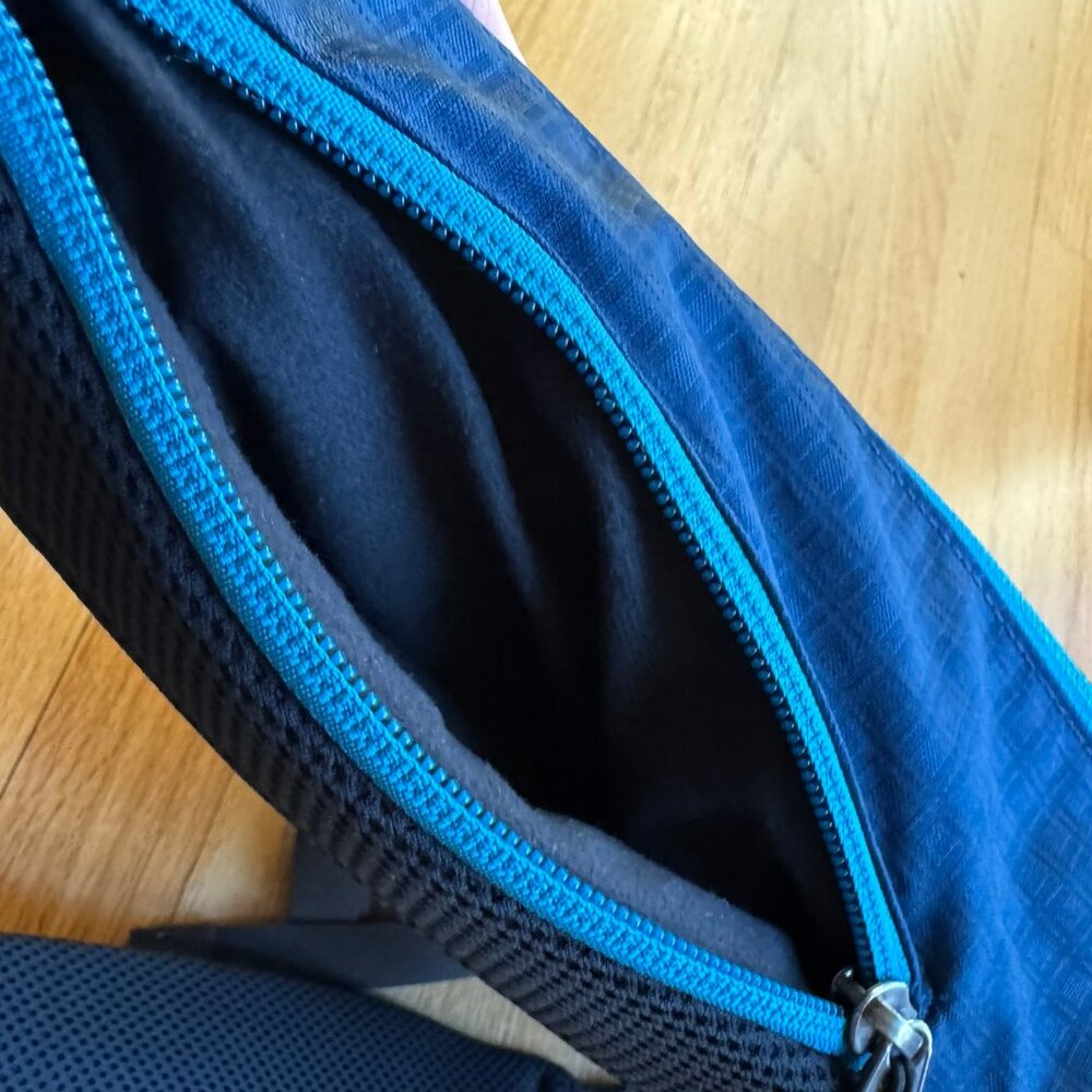 Patagonia Sling Bag Blue - Picture 6 of 9